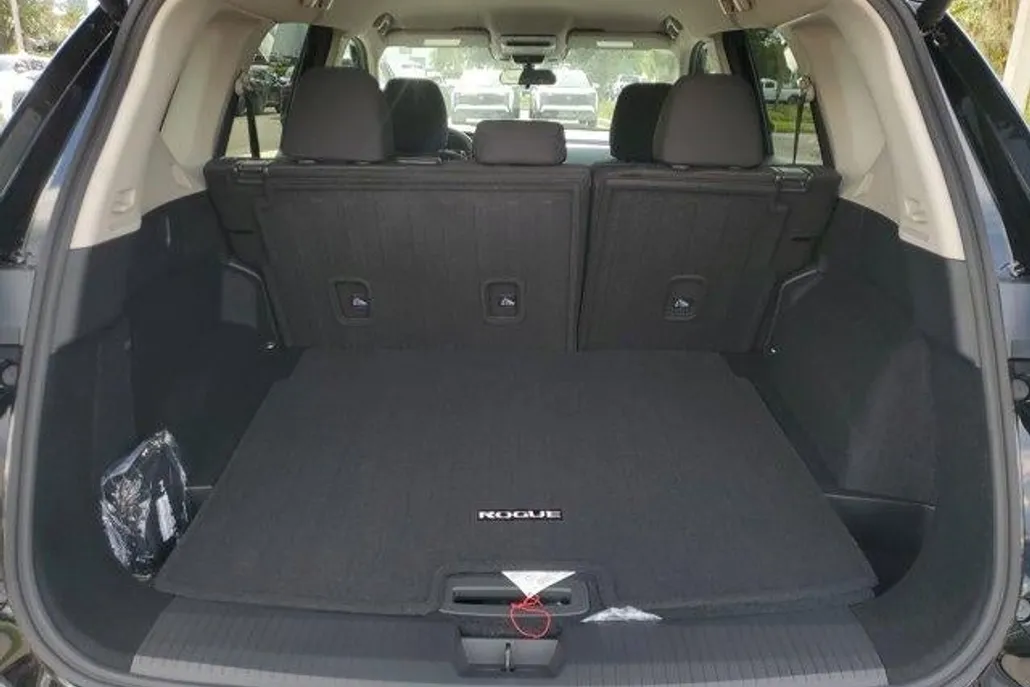 2026 Nissan Rogue SV photo 1