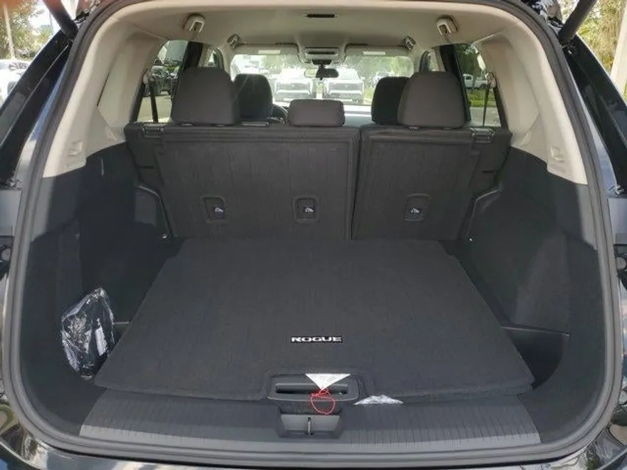 2026 Nissan Rogue SV photo 1