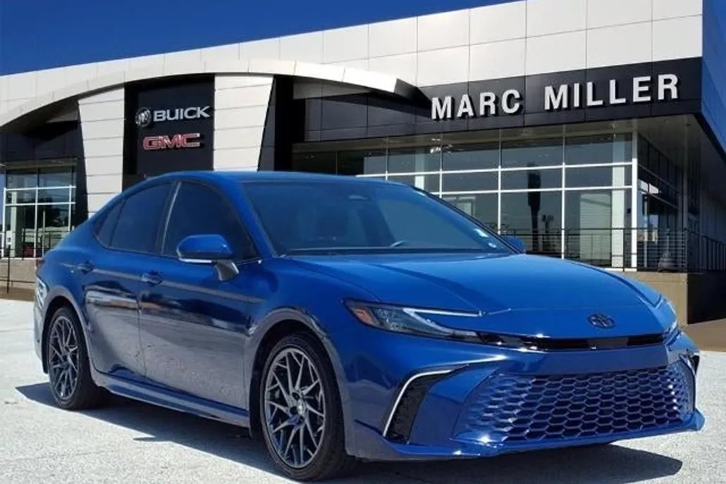 2025 Toyota Camry LE photo 1