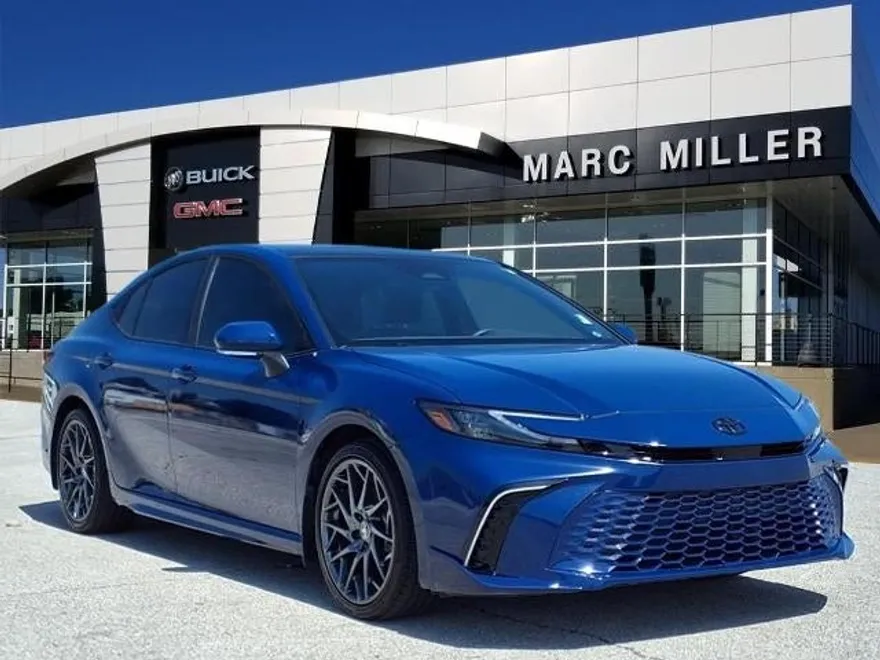 2025 Toyota Camry LE photo 1