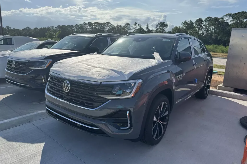 2025 Volkswagen Atlas Cross Sport SEL Premium R-Line photo 1