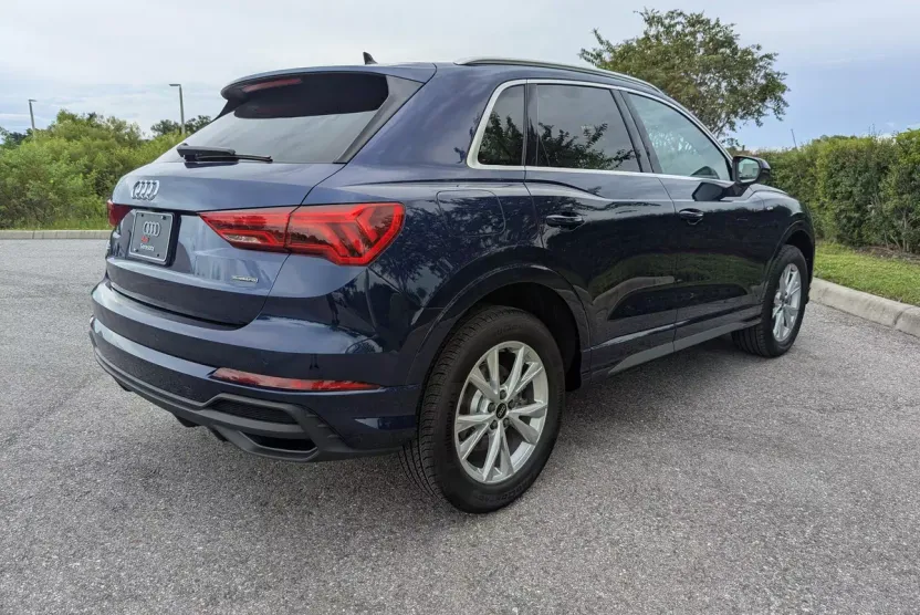 2025 Audi Q3 45 TFSI S line Premium photo 1