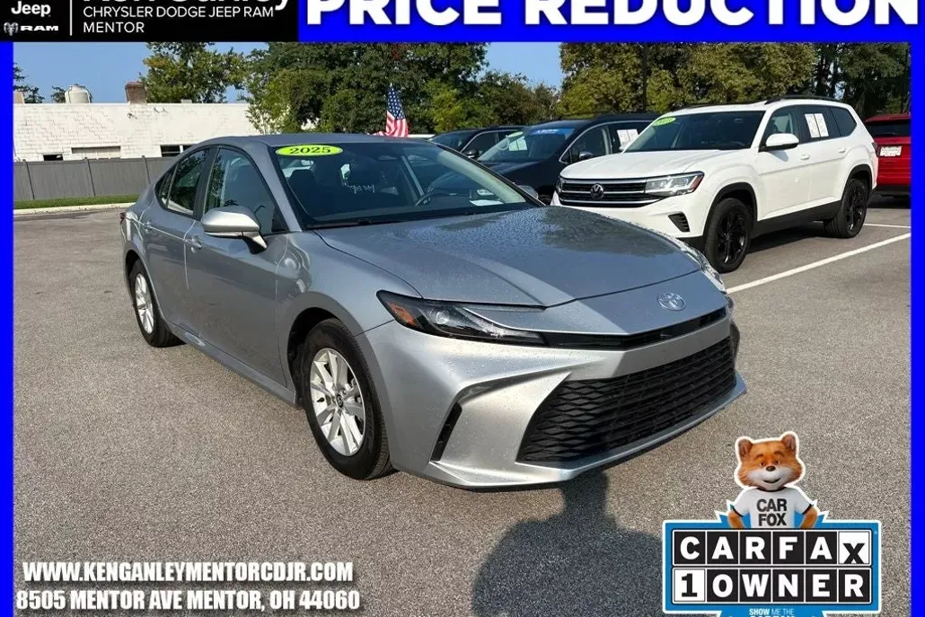 2025 Toyota Camry LE photo 1