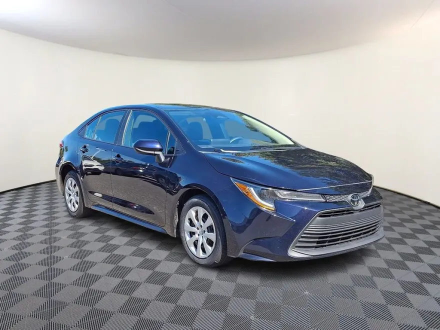 2023 Toyota Corolla LE photo 1