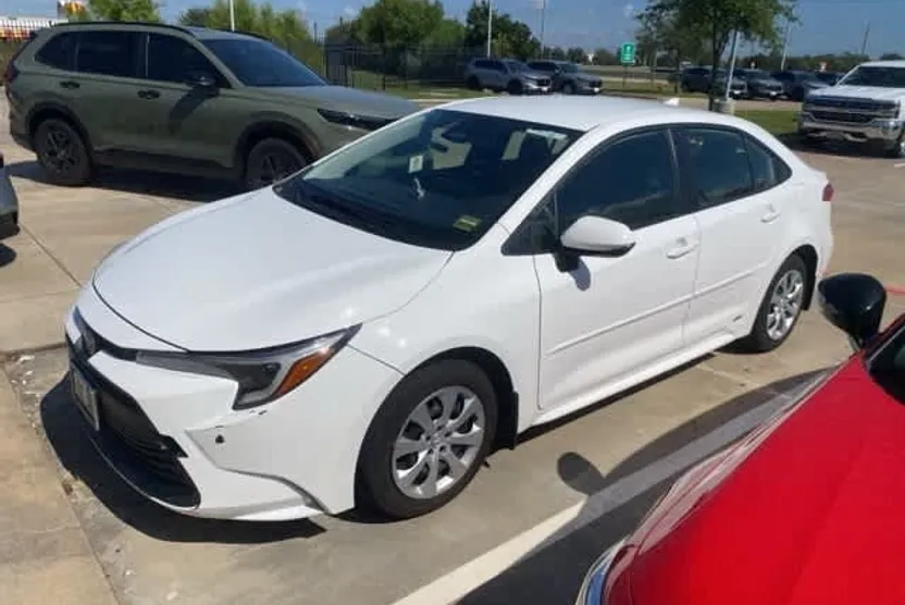 2024 Toyota Corolla Hybrid LE photo 1