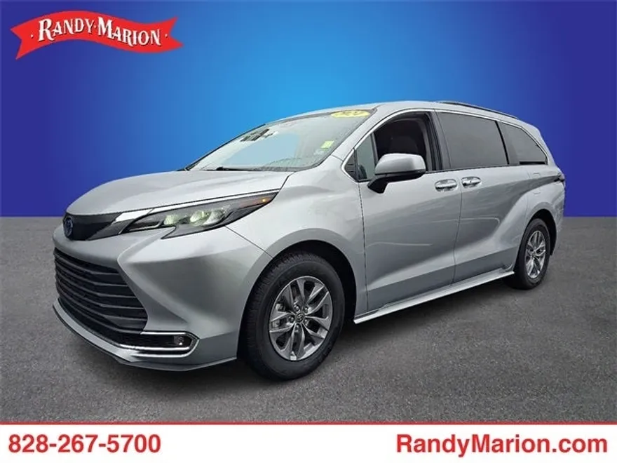 2024 Toyota Sienna XLE photo 1