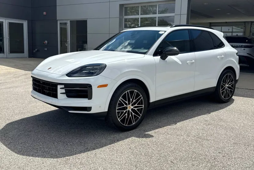 2024 Porsche Cayenne Base photo 1