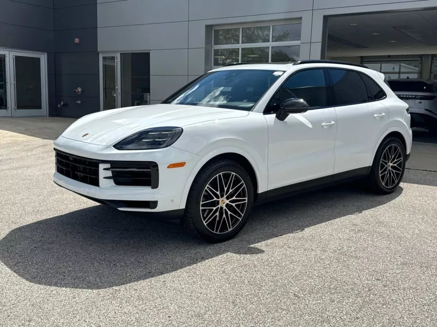 2024 Porsche Cayenne Base photo 1