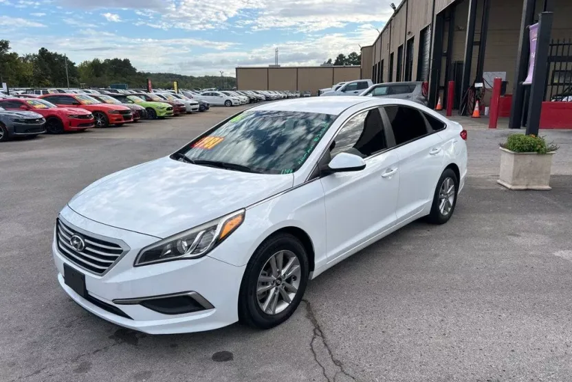 2016 Hyundai Sonata Base photo 1