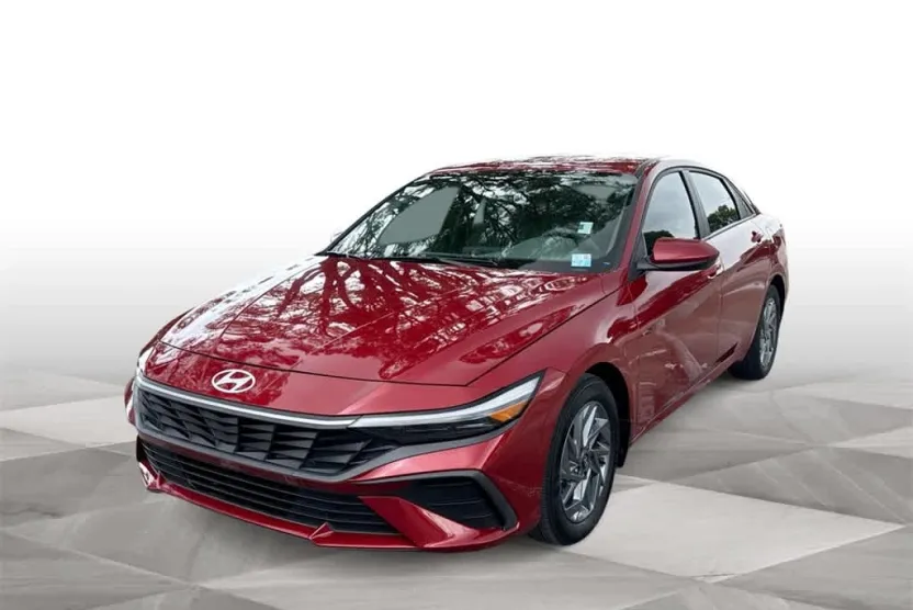 2024 Hyundai Elantra SEL photo 1