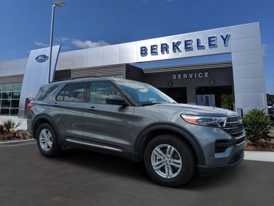 2023 Ford Explorer XLT photo 1