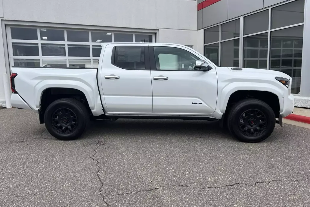 2025 Toyota Tacoma Limited photo 1