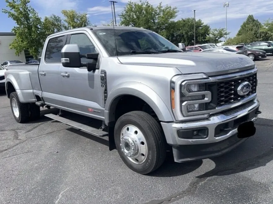 2023 Ford F-450 Lariat photo 1
