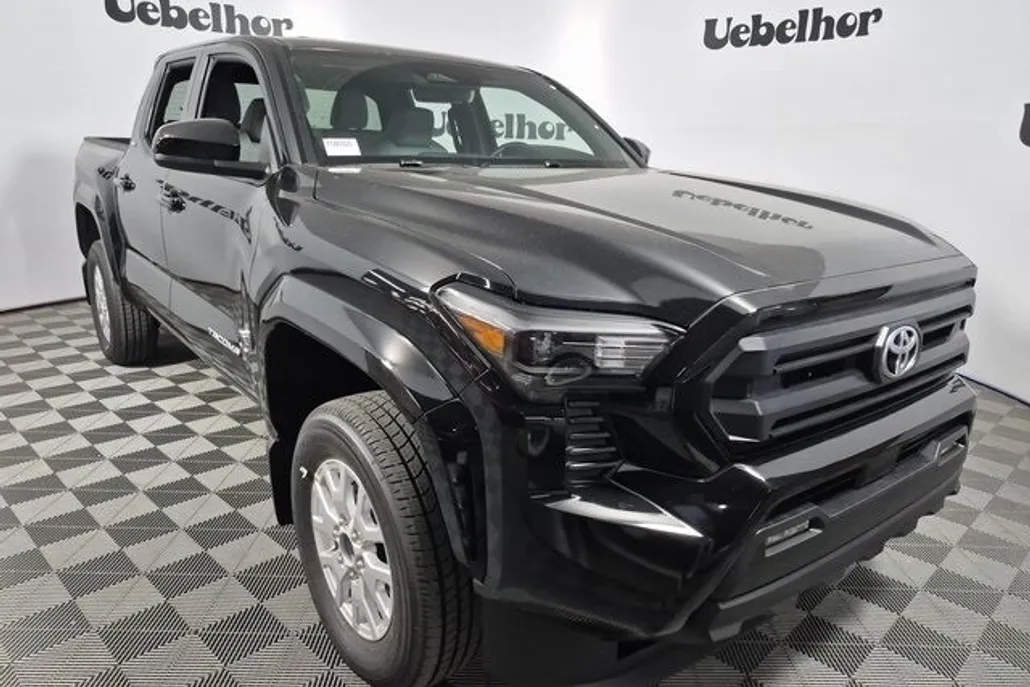 2025 Toyota Tacoma SR5 4x4 Double Cab photo 1
