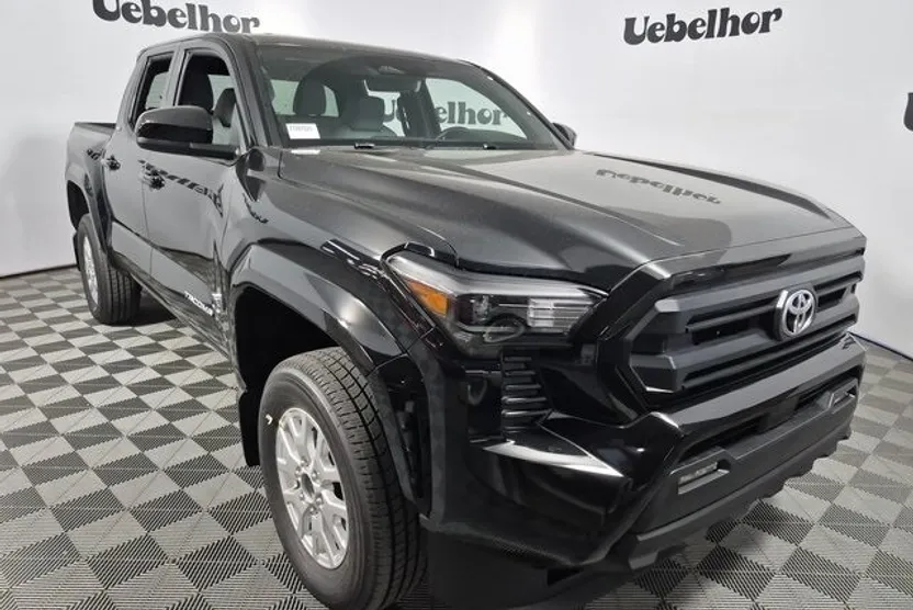 2025 Toyota Tacoma SR5 4x4 Double Cab photo 1