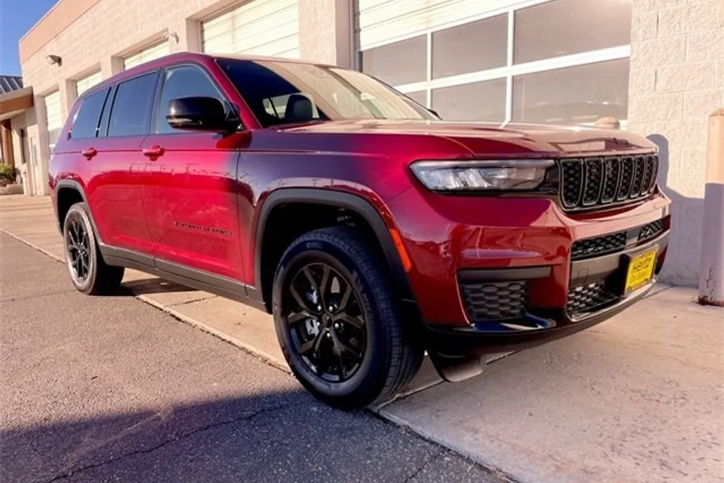 2024 Jeep Grand Cherokee Altitude photo 1