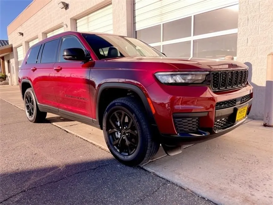 2024 Jeep Grand Cherokee Altitude photo 1