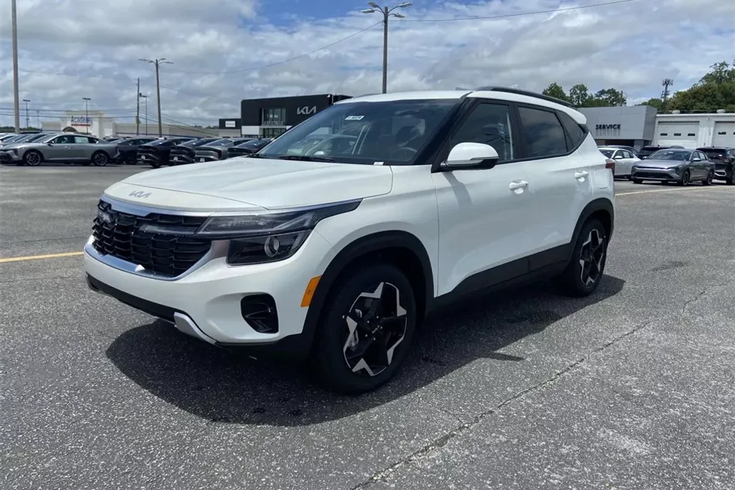 2025 Kia Seltos S photo 1