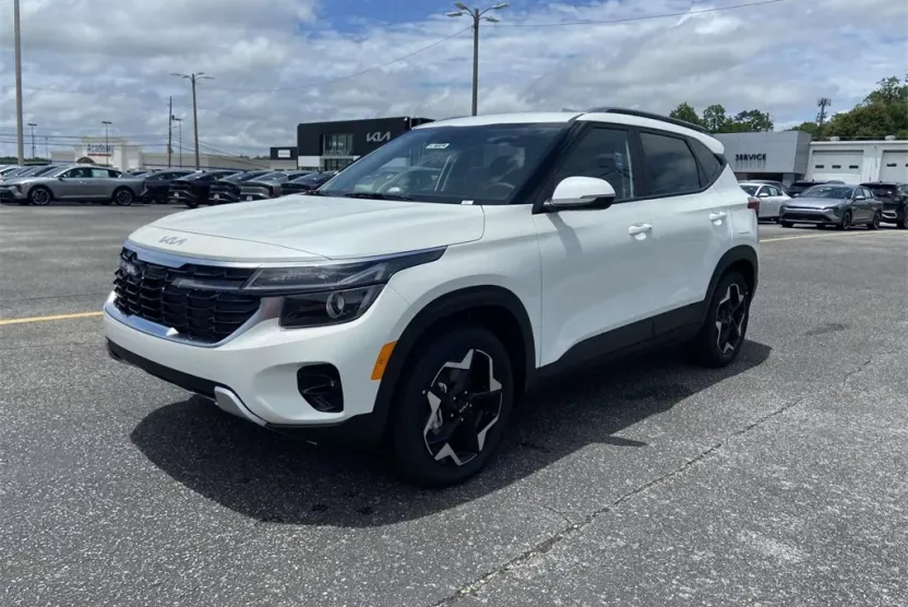 2025 Kia Seltos S photo 1
