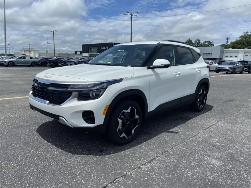 2025 Kia Seltos S photo 1