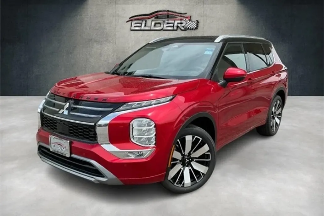 2025 Mitsubishi Outlander SEL photo 1