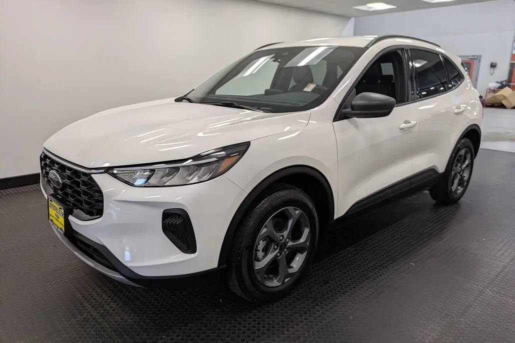 2025 Ford Escape ST-Line photo 1