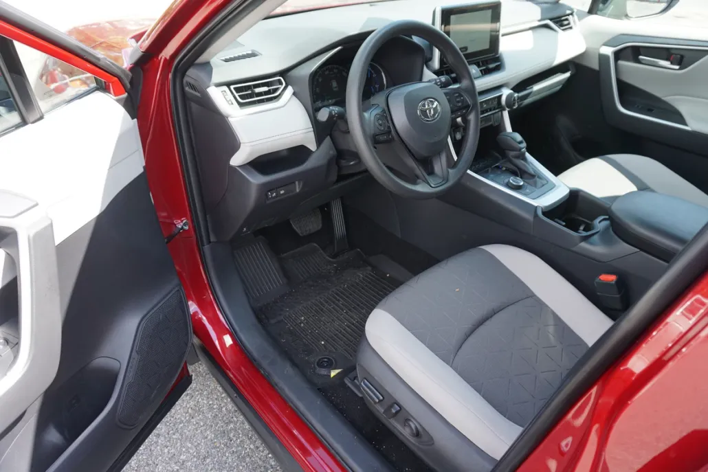 2025 Toyota RAV4 Hybrid XLE photo 1