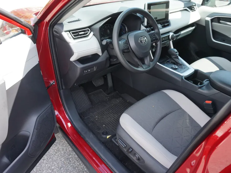 2025 Toyota RAV4 Hybrid XLE photo 1