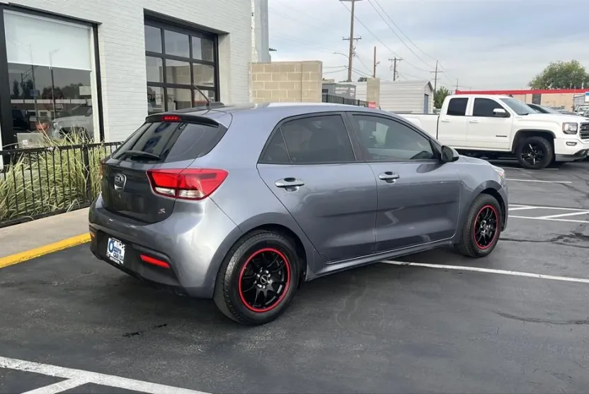 2019 Kia Rio S photo 1