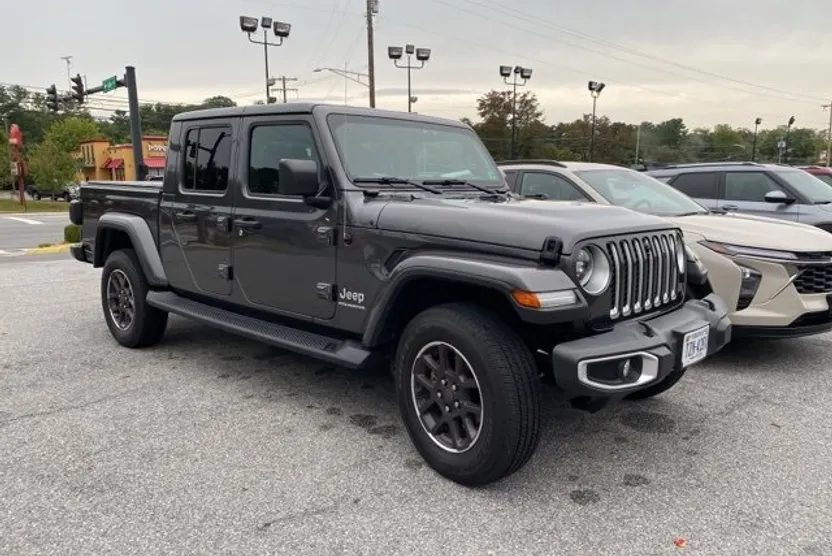2023 Jeep Gladiator Overland photo 1