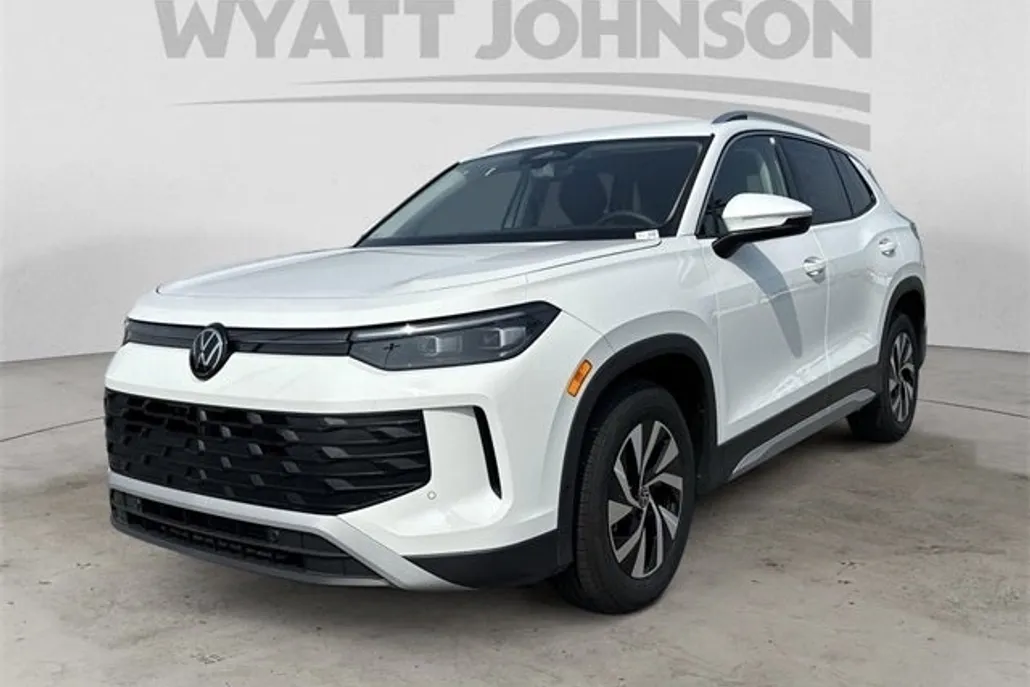 2025 Volkswagen Tiguan S photo 1