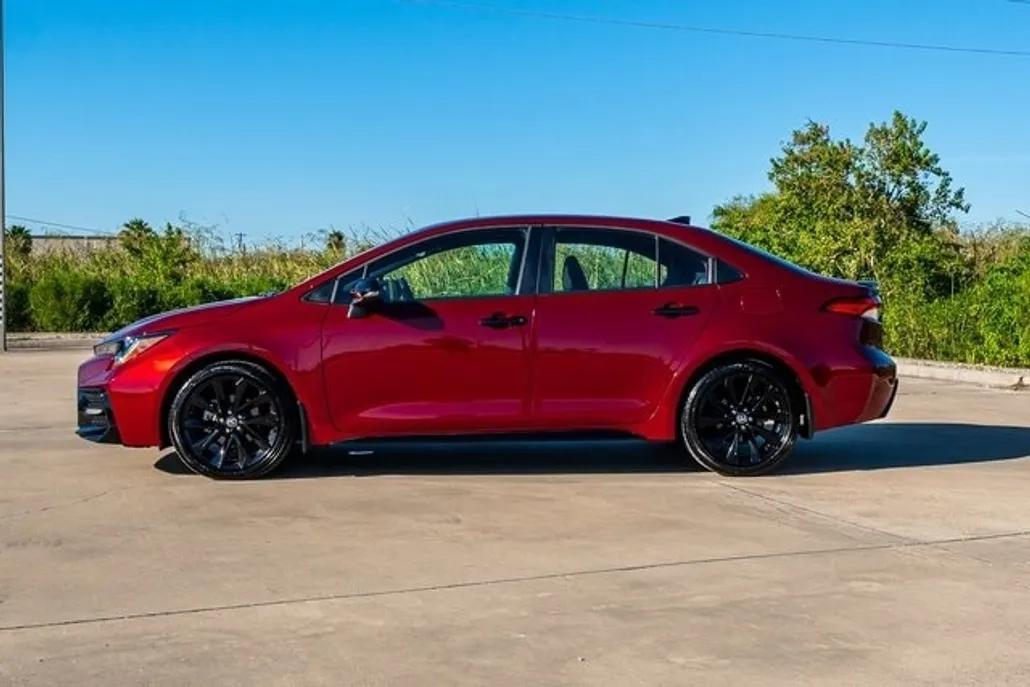 2022 Toyota Corolla SE photo 1