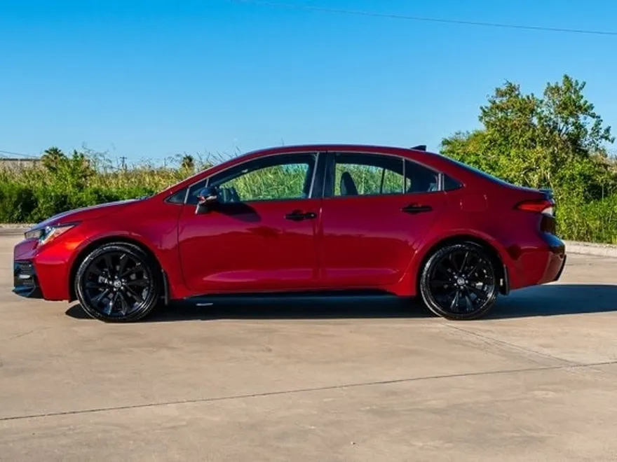 2022 Toyota Corolla SE photo 1