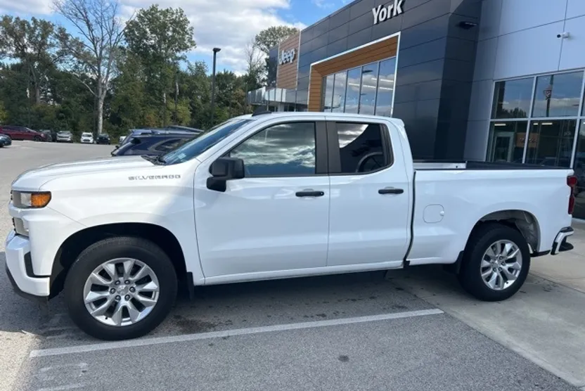 2021 Chevrolet Silverado 1500 Custom photo 1
