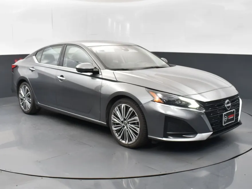 2023 Nissan Altima 2.5 SL photo 1