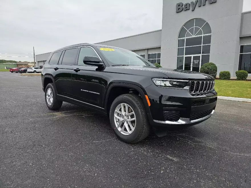 2025 Jeep Grand Cherokee Laredo photo 1