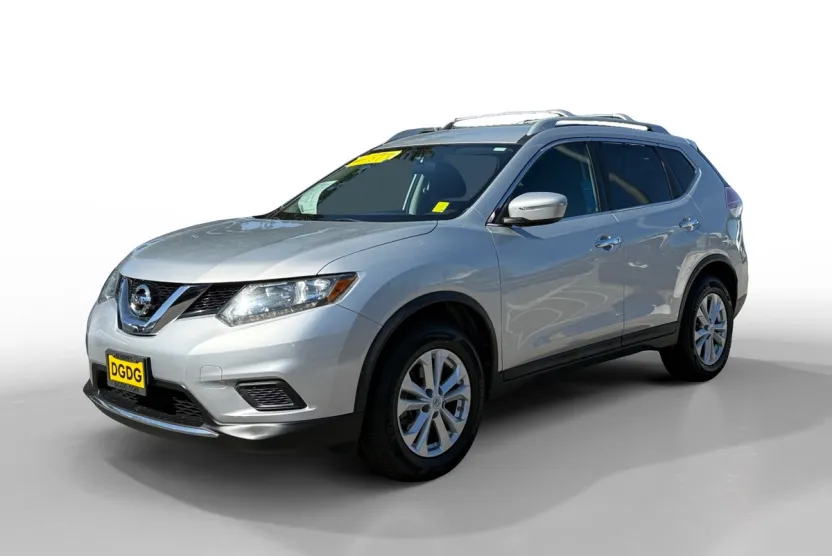 2015 Nissan Rogue SV photo 1