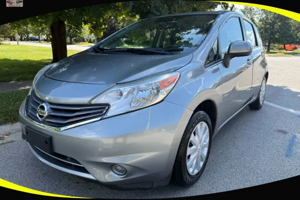 2014 Nissan Versa Note SV photo 1