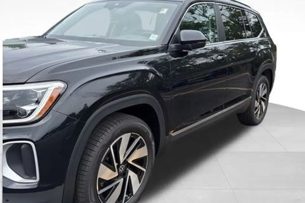 2025 Volkswagen Atlas SEL photo 1