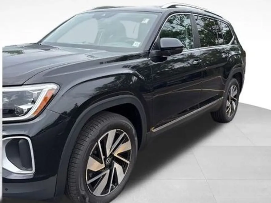 2025 Volkswagen Atlas SEL photo 1