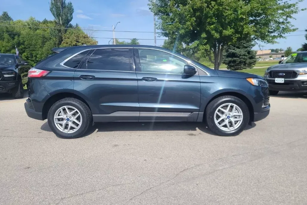 2022 Ford Edge SEL photo 1