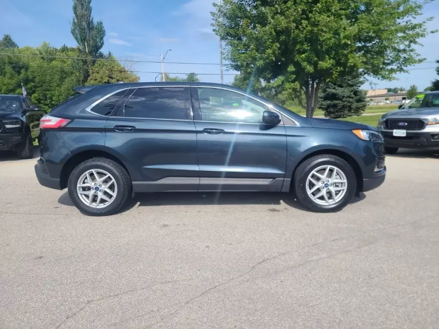 2022 Ford Edge SEL photo 1