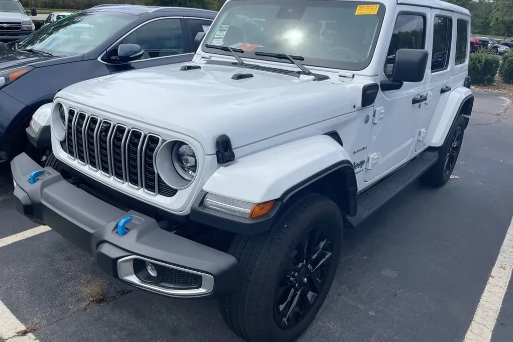 2024 Jeep Wrangler 4xe Sahara photo 1