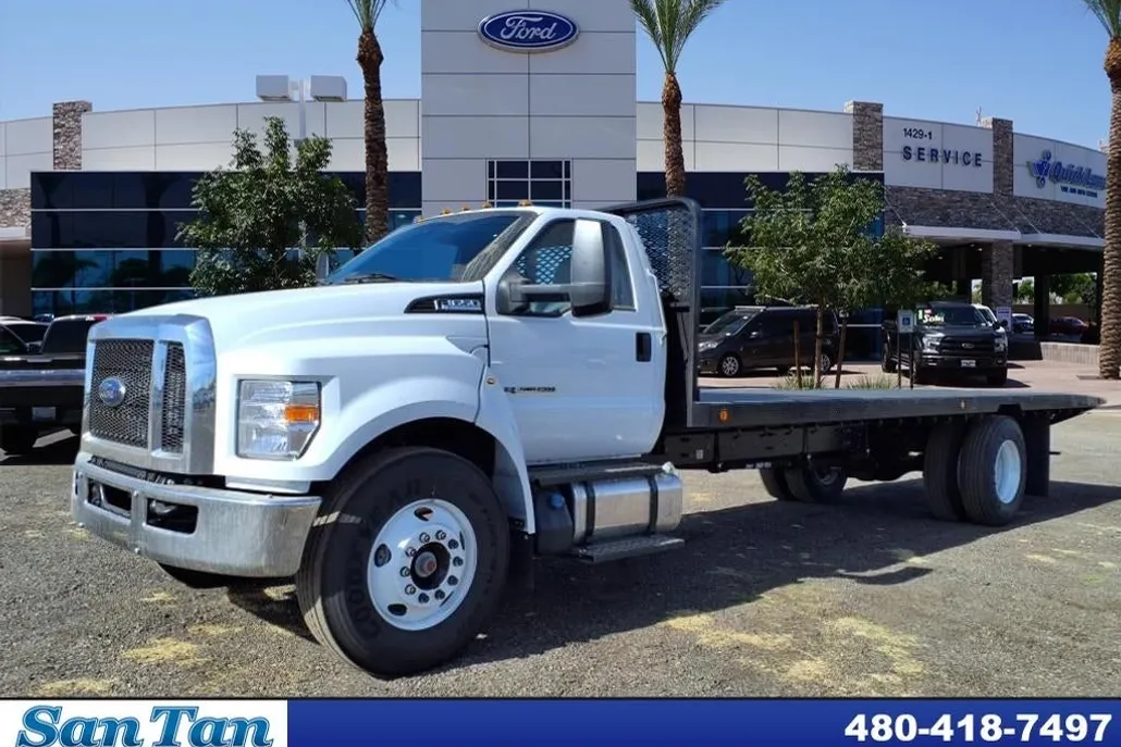2025 Ford F-650 SuperCab XL photo 1
