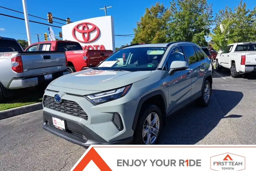 2022 Toyota RAV4 Hybrid XLE photo 1