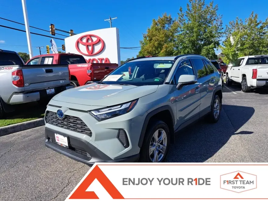 2022 Toyota RAV4 Hybrid XLE photo 1