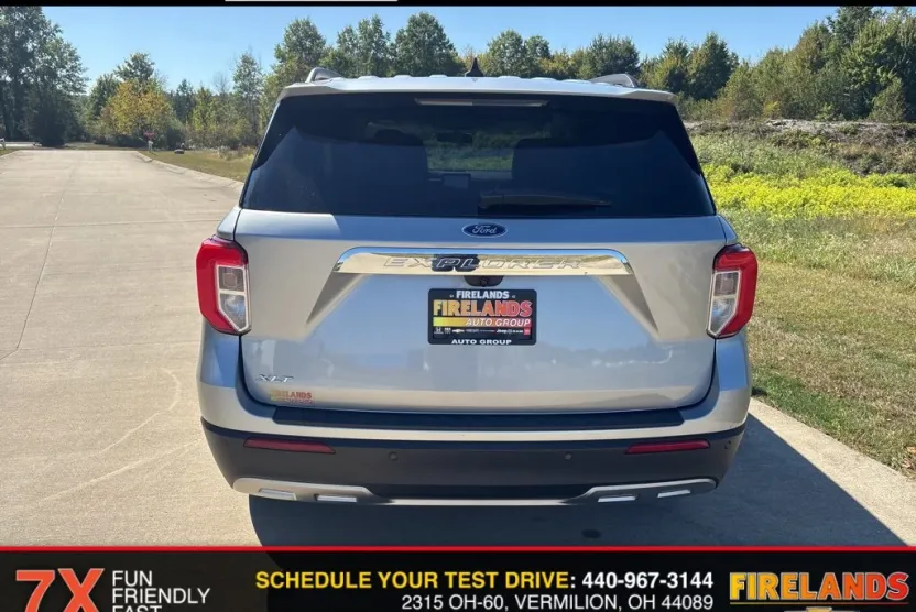 2021 Ford Explorer XLT photo 1