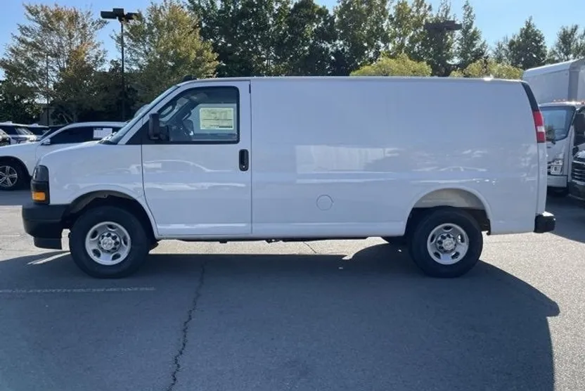 2025 Chevrolet Express Cargo 2500 photo 1