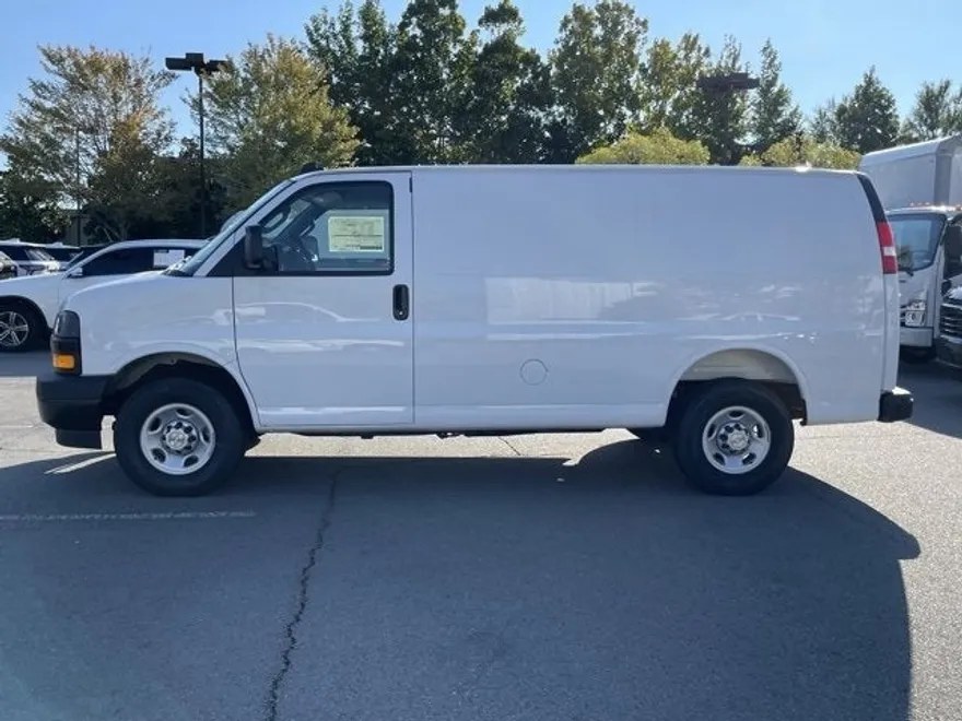 2025 Chevrolet Express Cargo 2500 photo 1