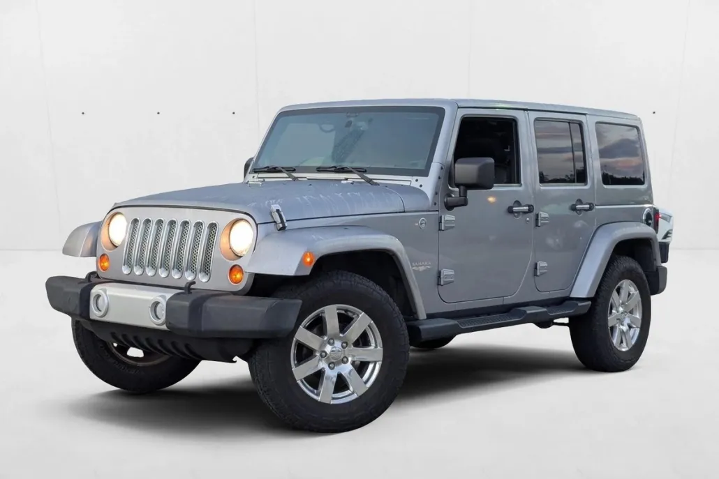 2013 Jeep Wrangler Unlimited Sahara photo 1